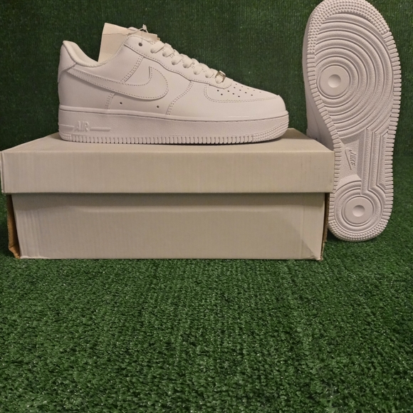 Air Force 1 Low - Picture 3 of 5